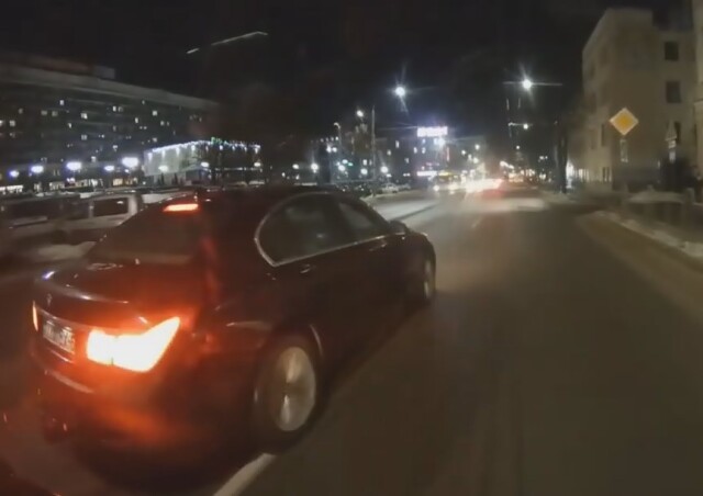 В Могилёве BMW подрезал троллейбус 
