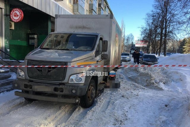 В Уфе под колесами грузовика погиб пешеход 