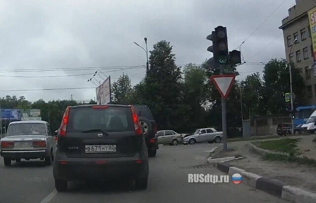 Волга идет на таран 