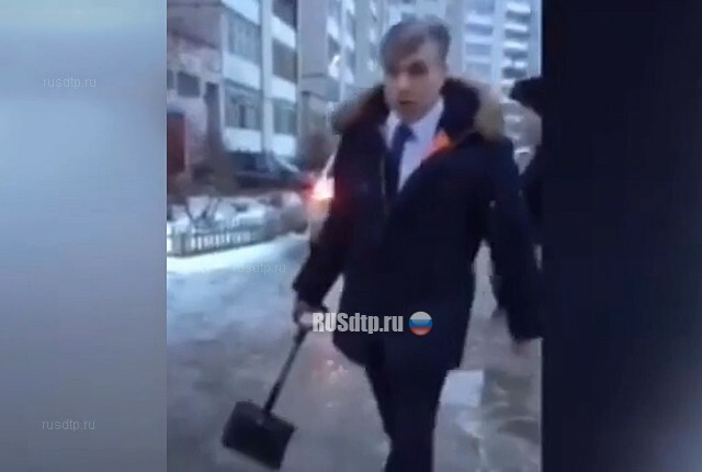 В Дзержинске после ДТП депутат с лопатой напал на женщину 
