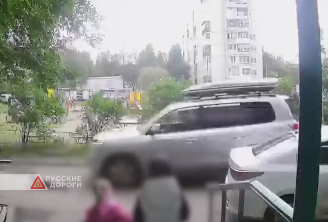 В Архангельске 5-летняя девочка попала под колеса внедорожника