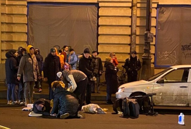 В Петербурге автоледи на «Калине» сбила женщину с коляской 