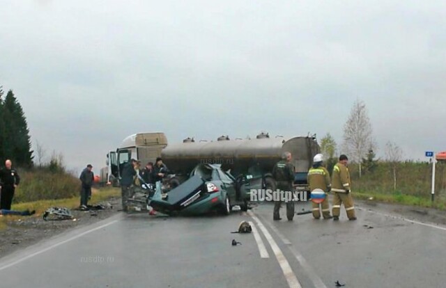 «Приору» смяло под встречной фурой в Пермском крае 