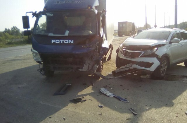 Пьяный водитель устроил массовое ДТП на Омском тракте в Новосибирске 