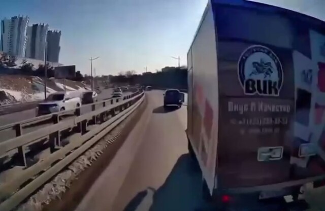 В Приморье водитель грузовика не пропустил скорую с тяжелобольной пациенткой