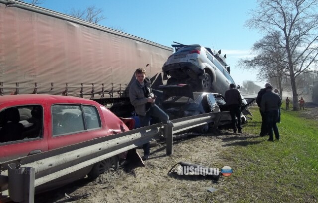 Фура убила 12 машин 