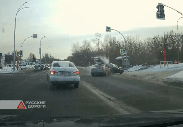 В Кемерове водитель «Лады» пытался проскочить перекресток на красный