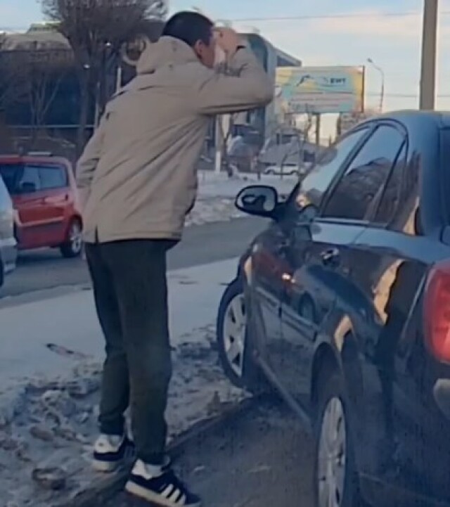 «Жалко девушку на Гранте»: два автомобиля не поделили  полосу в Магнитогорске 