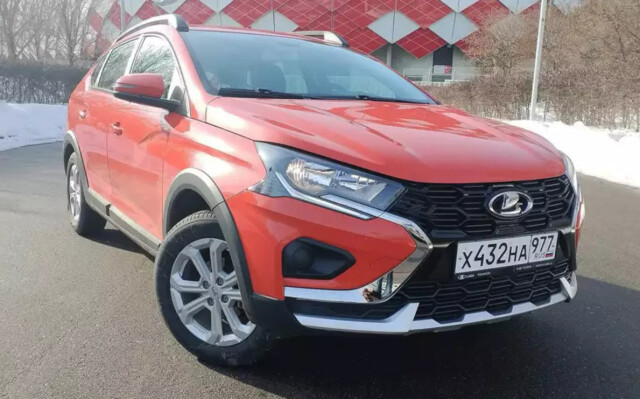 Lada Iskra выехала выехала из автосалона с «кривым» рулем 