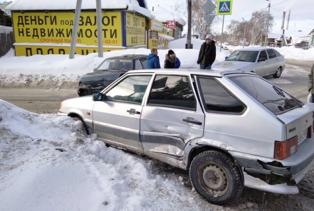 В Сызрани столкнулись две «Лады». ВИДЕО 