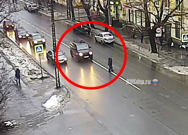 В Петрозаводске водитель УАЗа насмерть сбил пешехода и скрылся