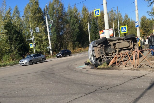 В Рыбинске в ДТП с участием машины ДПС пострадали три человека. ВИДЕО 