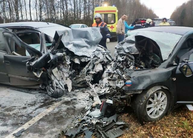 Трое погибли в лобовом столкновении автомобилей под Костромой 