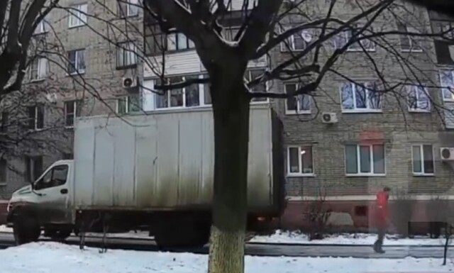 Грузовик сбил пешехода на тротуаре во Владимире