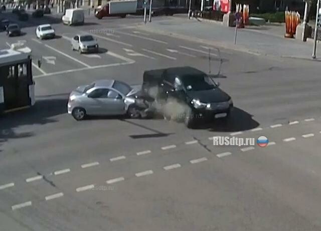 В ДТП в Волгограде на перекрестке пострадала женщина