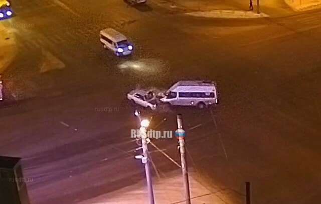 В Челябинске столкнулись маршрутка и легковой автомобиль