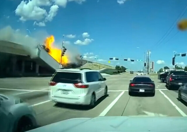 В Техасе грузовой автомобиль упал с эстакады и загорелся