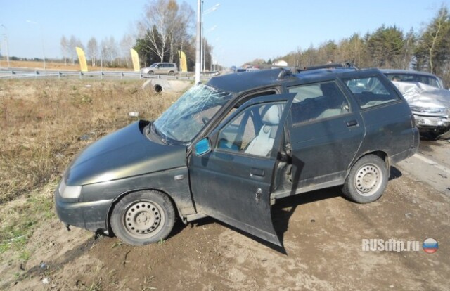 На трассе М10 столкнулись ВАЗ и Волга