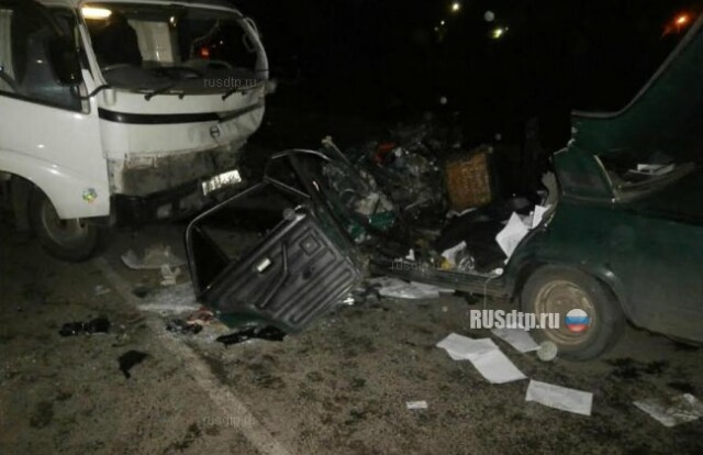 Жигули и грузовик столкнулись в Мариинске. 1 погибший 