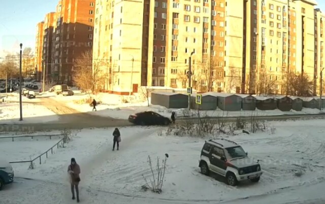 «Лада Приора» сбила женщину на улице Малиновского в Омске