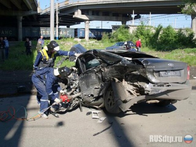 В Челябинске в ДТП трех автомобилей погиб человек 