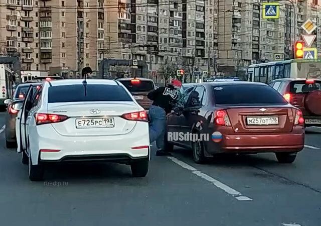 Дорожные разборки на Российском проспекте