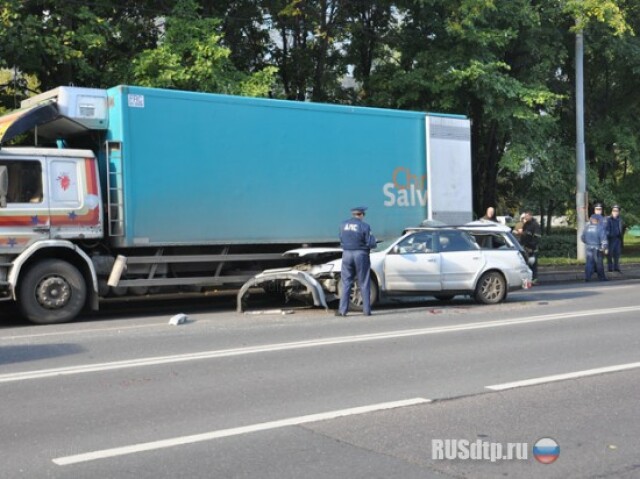 Субару врезался в грузовик 