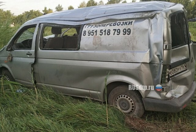 Трое погибли в ДТП с участием микроавтобуса и грузовика в Ростовской области 