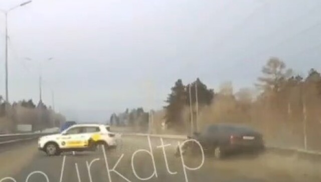 В Иркутске водитель «Тойоты» при перестроении протаранил такси