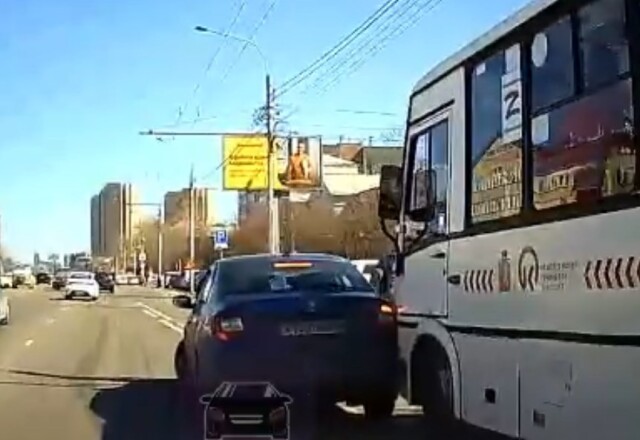 Авария в Красноярске: «Водитель увидел свободное место на парковке, а в зеркала посмотреть забыл» 