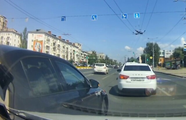 «Сейчас дам в лоб»: водитель седана спровоцировал ДТП во Владимире