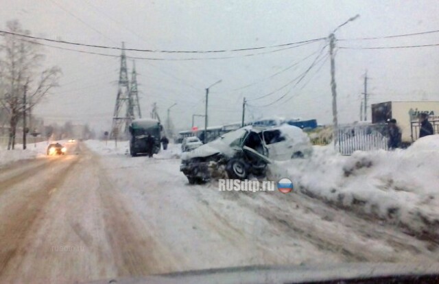 Водитель «Форда» погиб в ДТП с автобусом в Тихвине 