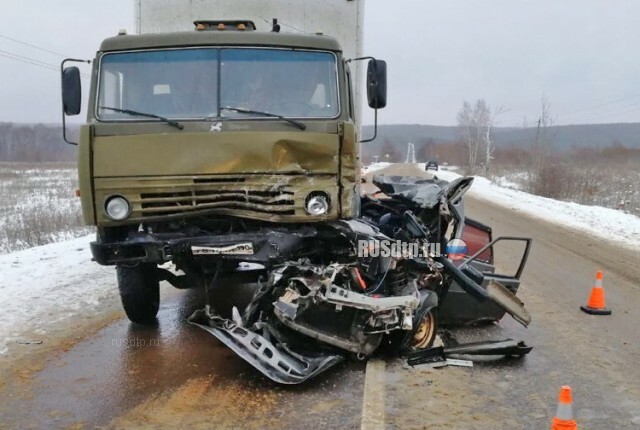 Женщина с двумя детьми влетела под встречный КАМАЗ возле Ступино 