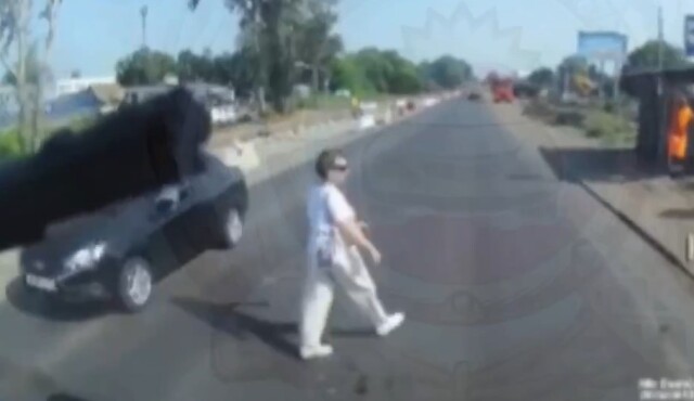 «Переходила дорогу в неположенном месте и не смотрела по сторонам»: женщина попала под колеса КамАЗа в Татарстане