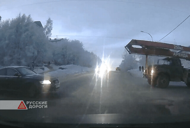 Audi не уступил дорогу на перекрестке в Мурманске