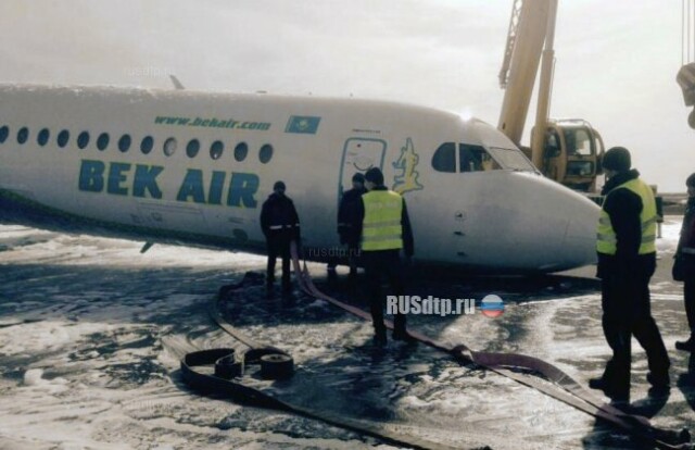 Опубликовано видео аварийной посадки самолета в аэропорту Астаны 