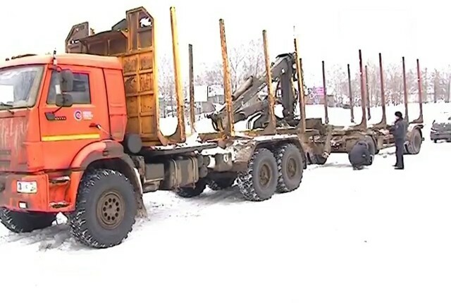 В Шарье водитель КАМАЗа насмерть сбил школьника и скрылся с места ДТП 