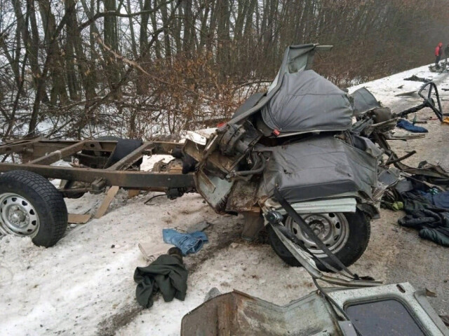 В Воронежской области УАЗ разорвало на части в ДТП с грузовиком 