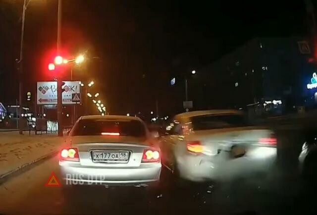 Таксист скрылся с места ДТП в Ижевске