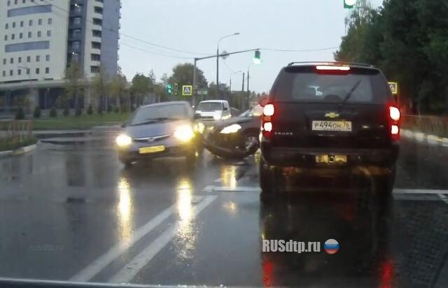 ДТП на Которосльной набережной 