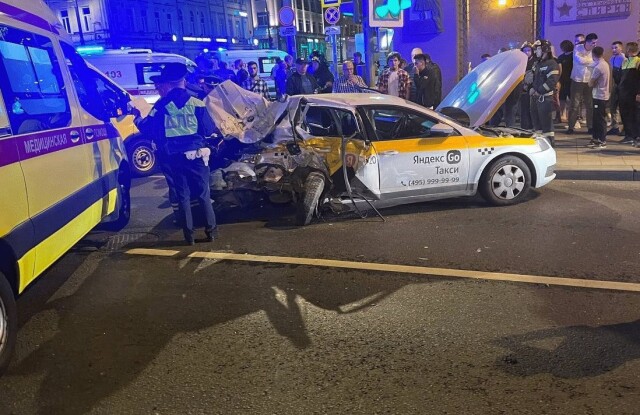 В Москве пьяный работник автомойки разбил «Мерседес» клиента на скорости 150 км/ч 