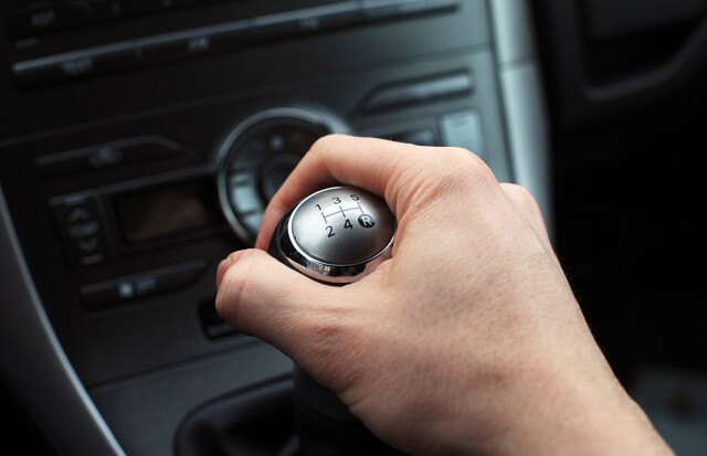 Почему замена масла часто убивает механическую коробку передач 