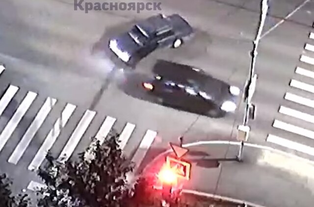 В Красноярске водитель «Жигулей» подбил иномарку и сбежал с места ДТП