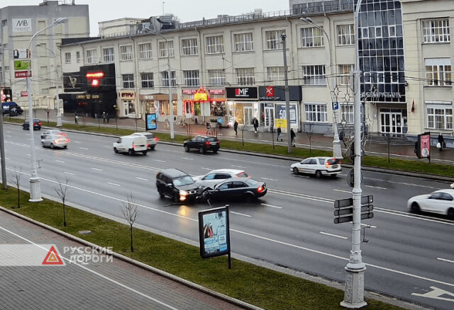 Три автомобиля столкнулись на проспекте Независимости в Минске 