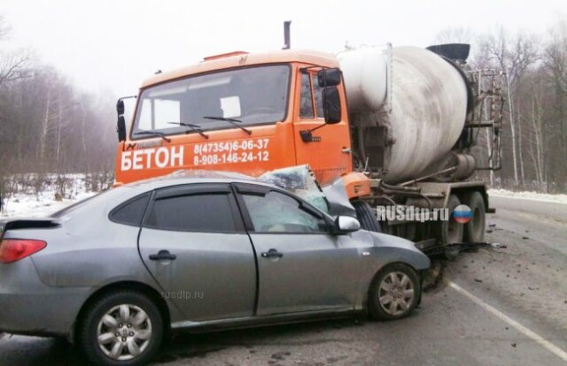 Мама с дочкой погибли под встречным КАМАЗом в Воронежской области 