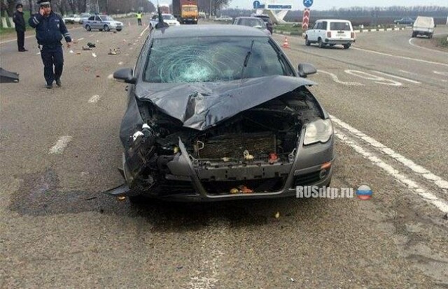 Автомобиль насмерть сбил маму с двумя детьми под Новокубанском 