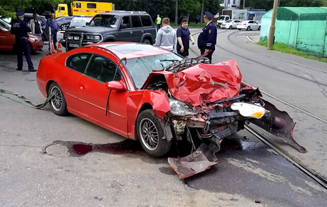 На Открытым шоссе в Москве от столкновения с трамваем погиб водитель автомобиля 