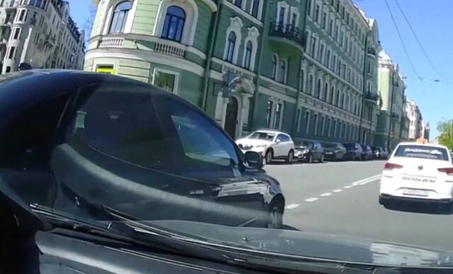 «Решил отомстить»: в Петербурге водитель Volvo обиделся и устроил ДТП