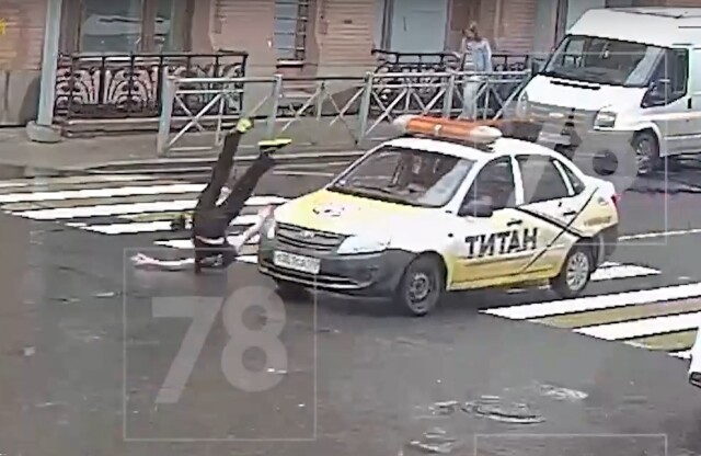 Автомобиль охранного предприятия сбил пешехода в Санкт-Петербурге