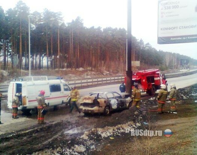 На Серовском тракте иномарка врезалась в столб 